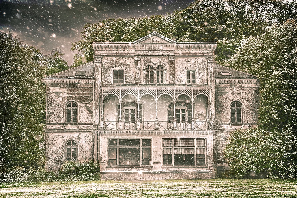 dům v zimě